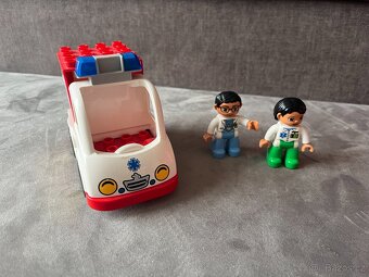 LEGO Duplo sanitka - 2