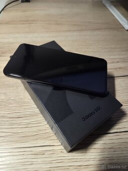 Samsung S22 5G 128 GB Černý - 2