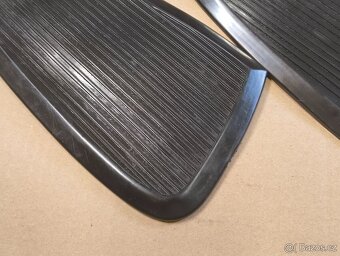 Nákolenice gumové boky nádrže ČZ 125 175 477 476 Aprilia - 2