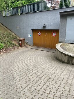 Pronajem garazoveho stani Praha 8 - 2