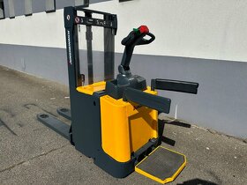 Vysokozdvižný vozík ruční Jungheinrich s přízdvihem 2t - 2