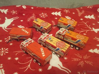 Plechové modely Tatra 615 a 634 s vlekem Kaden. - 2