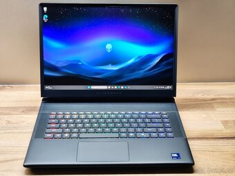 16" 240HZ_ALIENWARE 16 AREA-51_U7-255HX_16GB_RTX 5060 8GB - 2