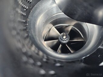 Díly z motoru DPY 210kw - 2