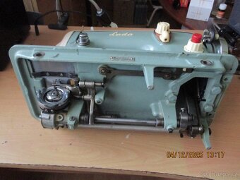 Šicí stroj LADA 238 - 2