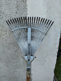 ZAHRADNICKÉ  NÁŘADÍ - 2