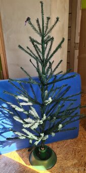 Vánoční umělohmotný stromeček - 2