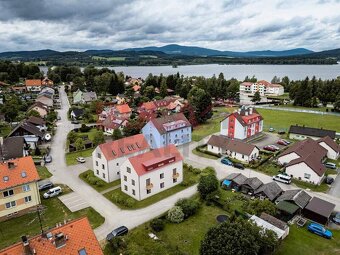 Prodej bytu 1+kk v novém projektu v Černé Pošumaví budova B  - 2