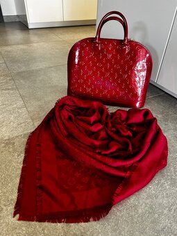 Louis Vuitton maxi shawl v rudé - 2