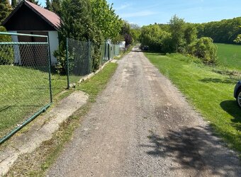 Pozemek s chatou - možnost přestavby na RD - 2