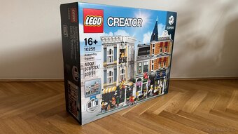 LEGO Creator Expert 10255 Shromáždění na náměstí - 2