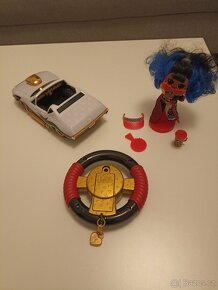 MGA LOL závodní auto na d.o. s panenkou - 2