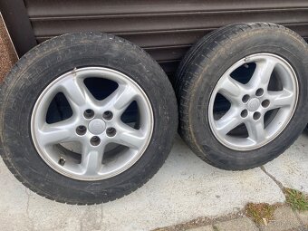 Kola Toyota RAV 4 - 2