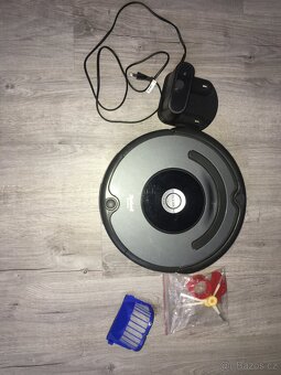 Vysavač iRobot Roomba - 2