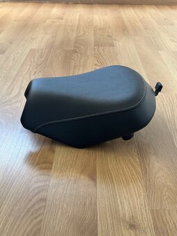 Originál zvýšené sedlo pro Kawasaki Z650 - 2