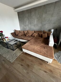 Gauč + jídelní stůl se 4 židlemi – komplet 6 500 Kč - 2