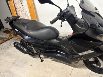 Gilera nexus 300 2008 česky původ - 2