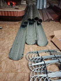 Okapový systém, žlaby, háky, kolena, svody, pozink - 2