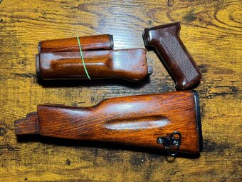 AK74 pažbení dřevo - 2