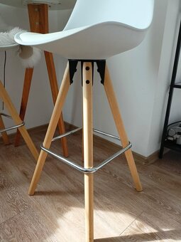 Barové židle a stůl - 2