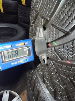 Zánovní zimní 215/40r18 Semperit - 2
