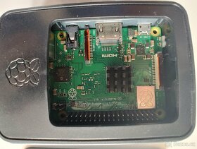 RaspberryPi 3B+ + krabička, microSD karta, originální zdroj - 2