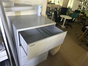 prodám uzamykatelnou plechovou kartotéku - 2