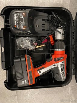 AKU vrtačka s příklepem Black & Decker 18V, 1,7Ah - 2