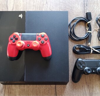 Ps4, 2 joysticky a 13her - 2