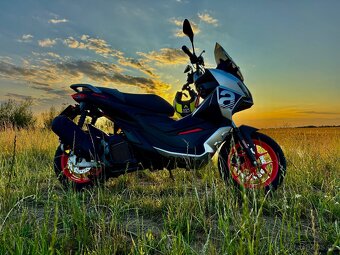 Aprilia SR GT 125, 2022, naj. 3.800 km - 2