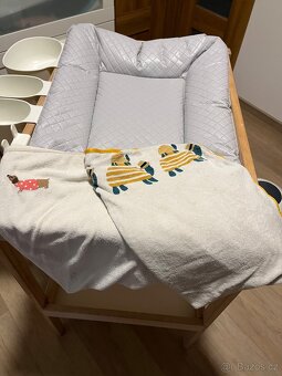 Přebalovací pult Ikea s příslušenstvím a košem na plíny - 2