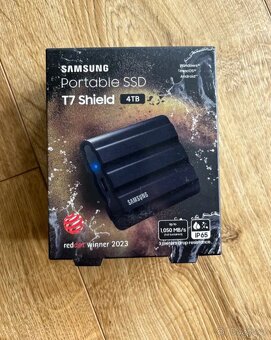 Samsung Portable SSD T7 Shield 4TB černý - 2