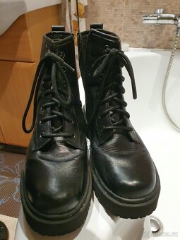 Divci cerne kotnikove boty 38 z CCC jako nove - 2