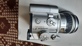 Minolta Dimage 7 - sleva - 2