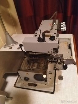 Obnitkovačka ( overlock ) - 2
