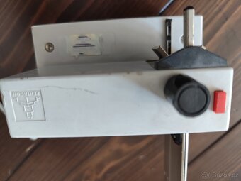 Podavač rámečků dia projektoru - 2