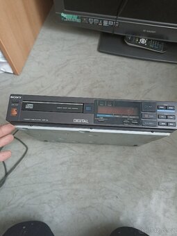 Prodám starý CD přehrávač Sony - 2