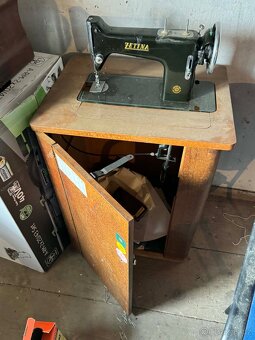 Retro šicí stroj - 2