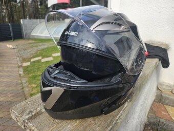 Prodám helmu,rok ježděná... - 2