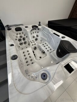 Vířivka Toronto - 2