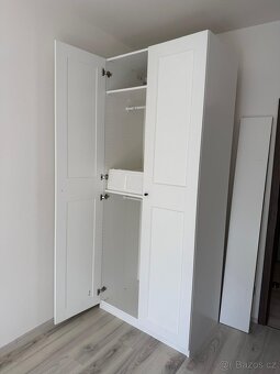 Skříň šatní - 2