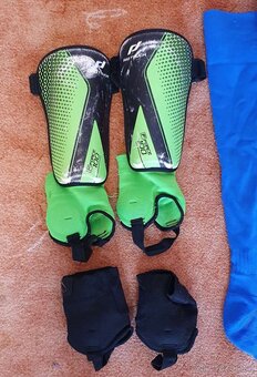Fotbalové štulpny a chrániče - 2