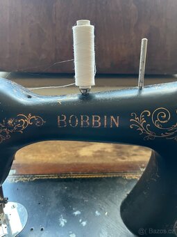 Starožitný šicí stroj Bobbin - 2