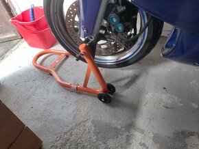 Prodám zvedák,stojan na motorku sada přední+zadní - 2