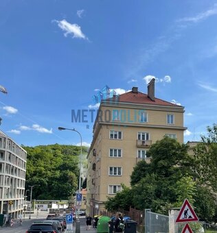 Stylový a světlý byt 3+1 v srdci Košíř – 83,5 m², poslední p - 2