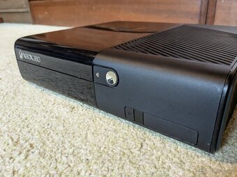Konzole Xbox 360 E Stingray 500 GB - 2