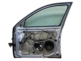 Pravé přední dveře stříbrná LA7W Škoda Octavia 2 r.v. 2008 - 2