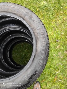 Prodám zimní pneu Goodyear - 2