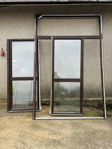 Balkonové dveře dvoukřídlé se světlíkem 265x175 hnědé - 2