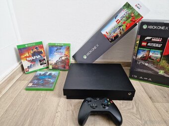 Herní Konzole Xbox One X 1TB plus hry krabice - 2